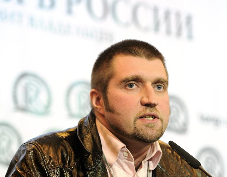 На фото: управляющий партнер Management Development Group Inc Дмитрий Потапенко на XVI ежегодном саммите "Торговля в России", 2011 год