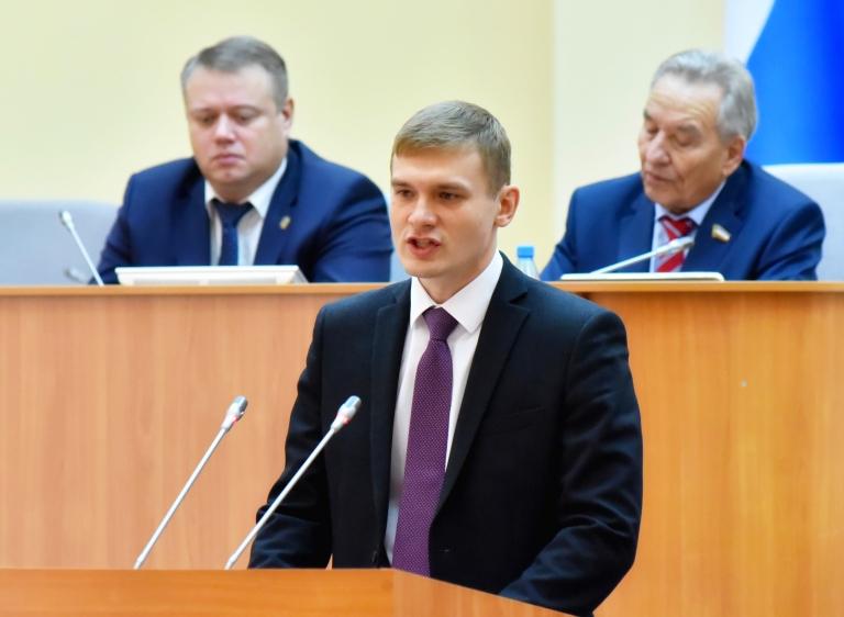 На фото: избранный глава Республики Хакасия от КПРФ Валентин Коновалов во время торжественной церемонии вступления в должность, 2018 год.