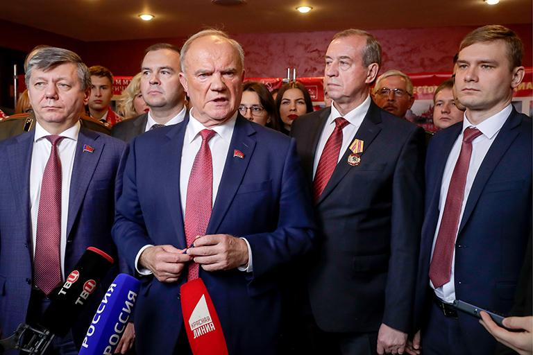 На фото: заместитель председателя ЦК КПРФ, первый заместитель председателя комитета Госдумы по международным делам Дмитрий Новиков, заместитель председателя ЦК КПРФ Юрий Афонин, председатель ЦК КПРФ Геннадий Зюганов, губернатор Иркутской области Сергей Левченко и глава Республики Хакасия Валентин Коновалов (слева направо), 2019 год.