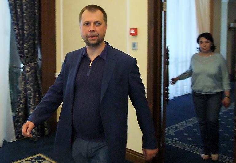 На фото: премьер-министр самопровозглашенной Донецкой народной республики (ДНР) Александр Бородай перед началом пресс-конференции, 2014