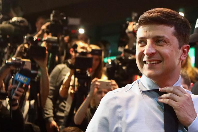 На фото: кандидат на пост президента Украины Владимир Зеленский в предвыборном штабе после первого тура голования на выборах президента Украины, 31 марта 2019 года