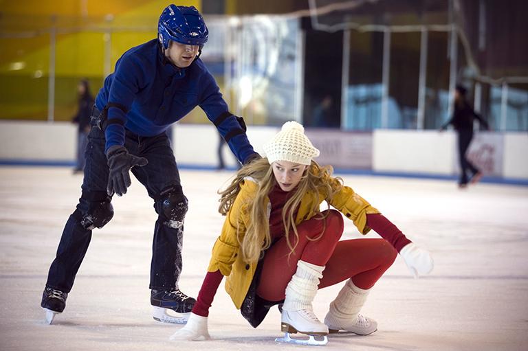 На фото: актеры Светлана Ходченкова в роли Насти и Владимир Зеленский в роли Игоря в кадре из фильма "Любовь в большом городе" режиссера Марюса Вайсберга