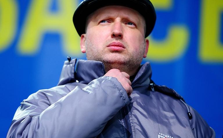 На фото: Александр Турчинов во время акции "За европейскую Украину" на площади Независимости с требованием возобновить переговоры об ассоциации Украины с Евросоюзом, 2013