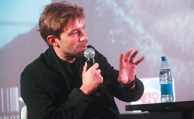 На фото: актер Александр Петров на пресс-конференции, посвященной премьере фильма "Текст" режиссера Клима Шипенко.