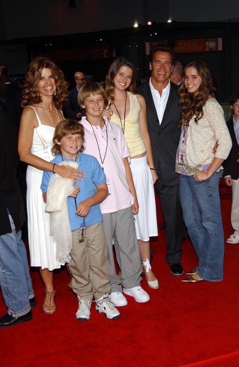 На фото: Арнольд Шварценеггер с женой Марией Шрайвер и детьми
