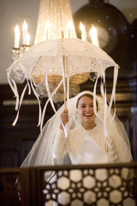 На фото: Натали Портман на съемках фильма &laquo;Нью-Йорк, я люблю тебя&raquo;