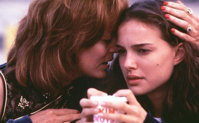 На фото: Натали Портман в драме &laquo;Где угодно, только не здесь&raquo;