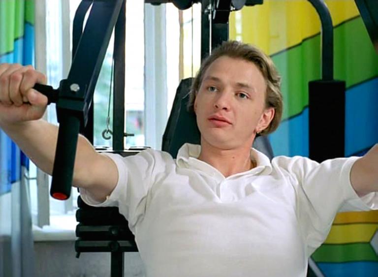 На фото: Марат Башаров в фильме "Ворошиловский стрелок", 1999 год.