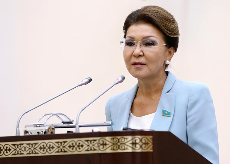 На фото: дочь первого президента Казахстана Нурсултана Назарбаева Дарига Назарбаева, избранная председателем Сената парламента Республики Казахстан, во время сессии парламента