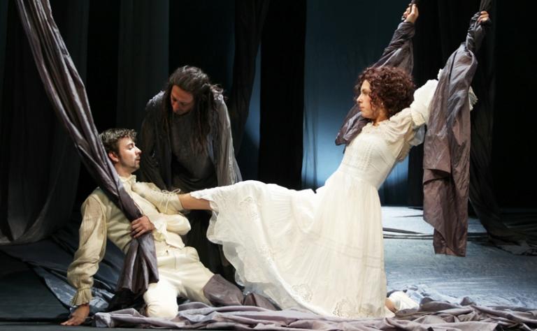 На фото: Ирина Горбачева в спектекле &laquo;Сон в летнюю ночь&raquo;