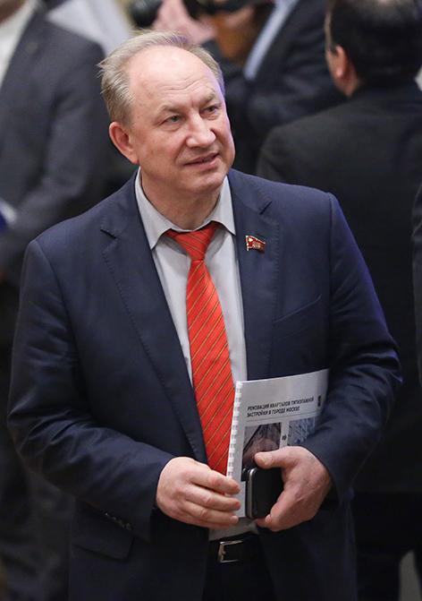 На фото: первый заместитель председателя комитета Госдумы РФ по делам национальностей Валерий Рашкин на расширенном заседании Совета Государственной думы РФ, в рамках которого рассматривались вопросы реновации жилья в Москве, 2017 год