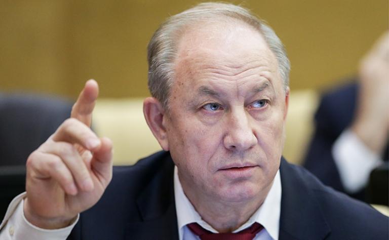 На фото: первый заместитель председателя комитета Госдумы РФ по делам национальностей Валерий Рашкин на пленарном заседании Государственной думы РФ, 2018 год