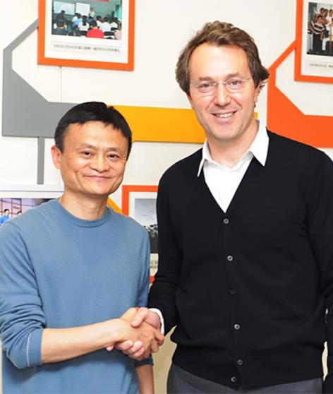 На фото: Руслан Байсаров с Джеком Ма