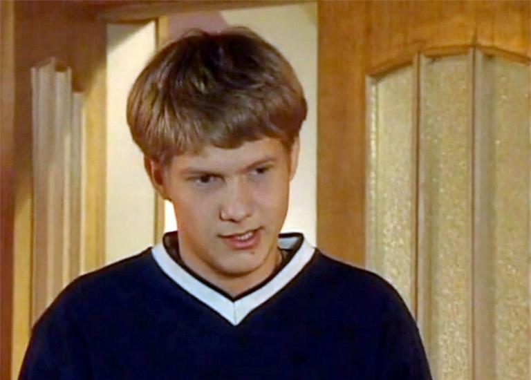 На фото: кадр из сериала "Воровка-2. Счастье напрокат" (2002)