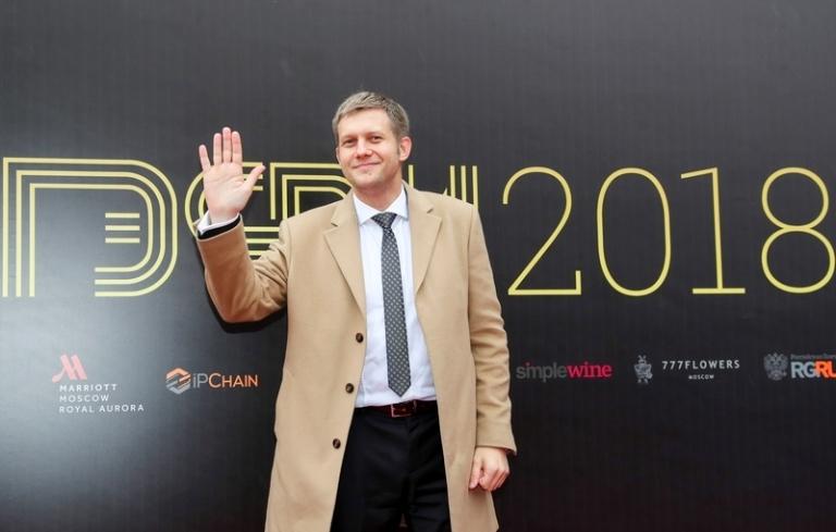 На фото: генеральный директор – генеральный продюсер телеканала "Спас" Борис Корчевников перед началом церемонии вручения премии "ТЭФИ - 2018" в номинации "Дневной эфир" в театре "Россия", 2018 год