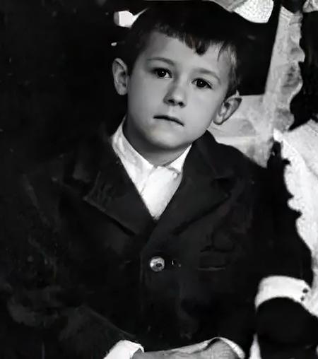 На фото: Олег Меньшиков в школьном возрасте