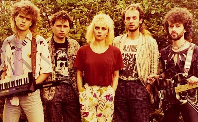 На фото: Татьяна Овсиенко и группа «Мираж»