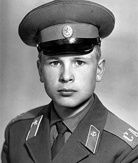 На фото: Александр Малинин призван в армию