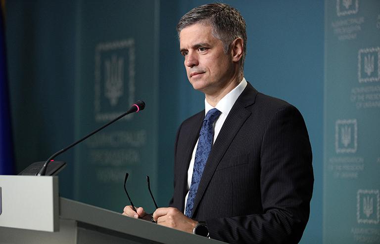 На фото: заместитель главы офиса президента Украины Вадим Пристайко во время брифинга, 2019