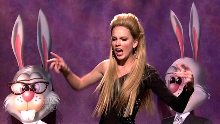 На фото: Тейлор Свифт ведет Saturday Night Live (SNL) в прямом эфире, 2009 год.