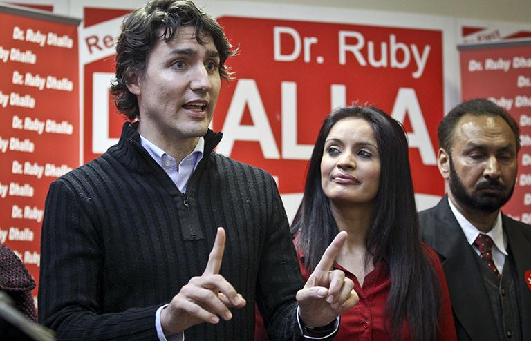 На фото: Джастин Трюдо во время вспомогательного тура его Либеральной партии, 2011