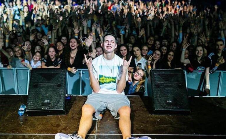 На фото: Тима Белорусских 