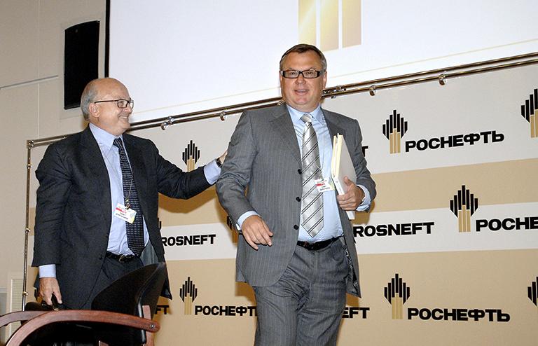 На фото: независимый член Совета директоров компании ОАО "НК "Роснефть", председатель Комитета по кадрам и вознаграждениям Андрей Костин, 2007 год