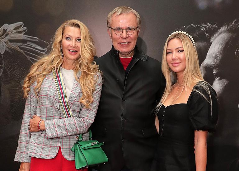 на фото: первый заместитель председателя комитета по физической культуре, спорту, туризму и делам молодежи Госдумы РФ Вячеслава Фетисов с супругой и дочерью