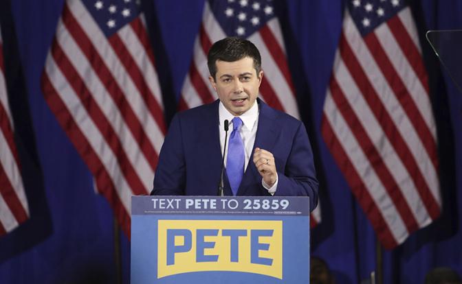 На фото: Пит Буттиджич, бывший мэр города Саут-Бенд в штате Индиана