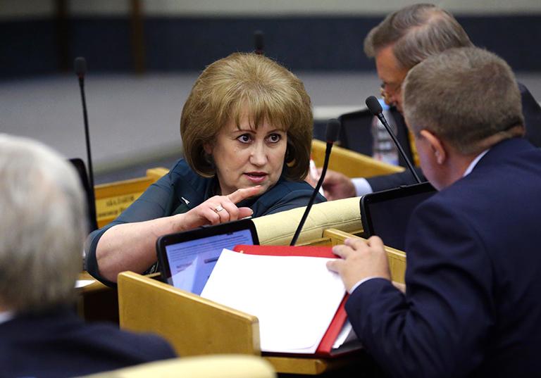 На фото: член комитета Госдумы РФ по бюджету и налогам Вера Ганзя на пленарном заседании Государственной думы РФ, 2016 год