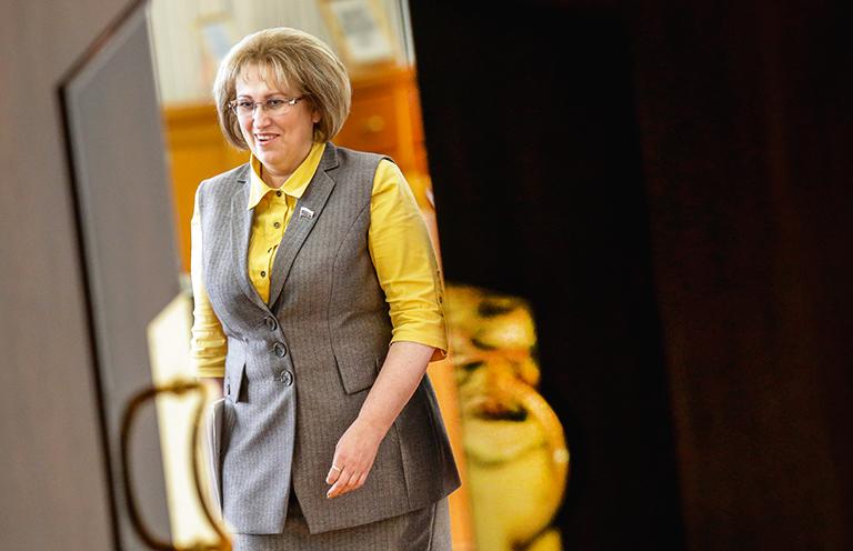 На фото: член комитета Госдумы РФ по бюджету и налогам Вера Ганзя на дополнительном пленарном заседании Государственной думы РФ, 2017 год