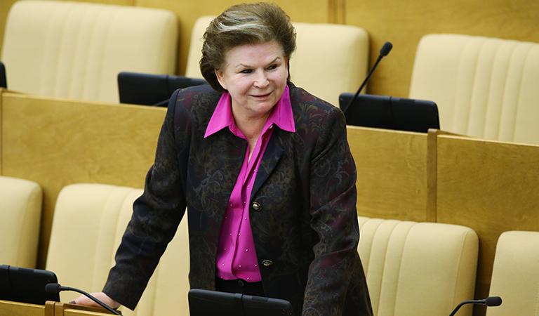 На фото: заместитель председателя комитета Госдумы РФ по международным делам Валентина Терешкова на пленарном заседании Государственной Думы РФ, 2015