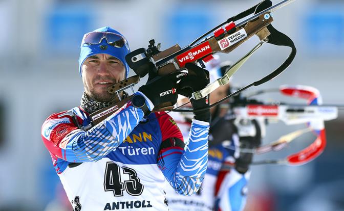 На фото: биатлонист Александр Логинов