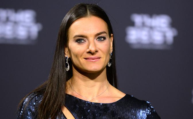 На фото: двукратная олимпийская чемпионка в прыжках с шестом, член комиссии атлетов Международного олимпийского комитета (МОК) Елена Исинб