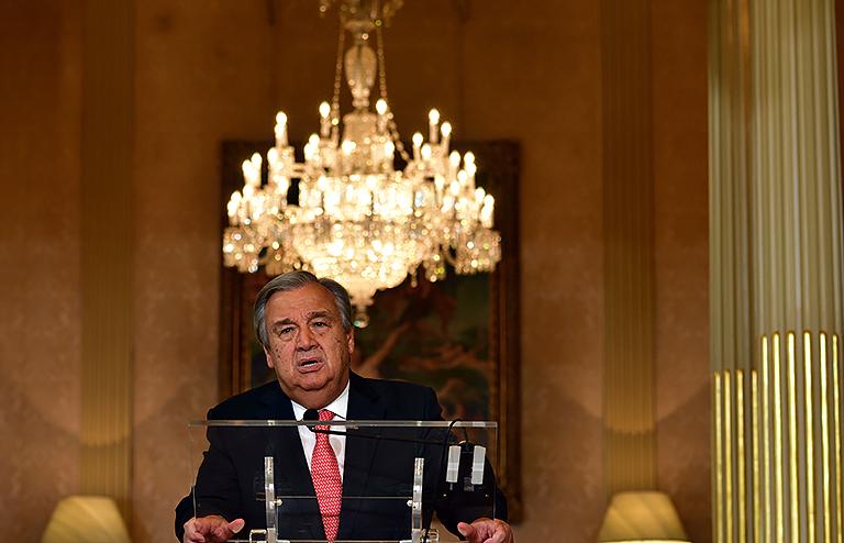 На фото: Антониу Гутерриш выступил с заявлением после избрания его официальным претендентом на пост генсека ООН, 2016