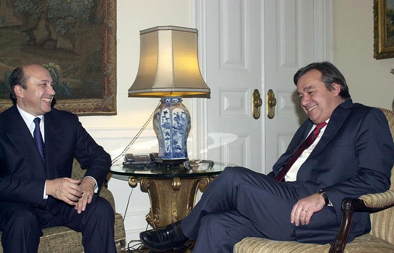 На фото: Игорь Иванов (слева) и Антониу Гутерриш (справа) во время встречи, 2002