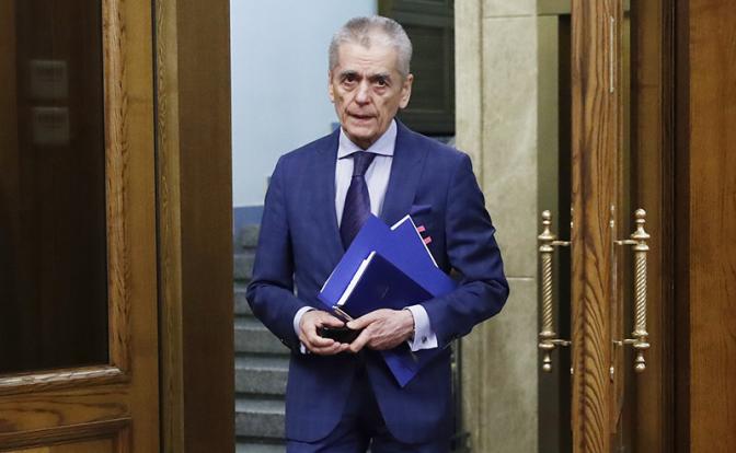 На фото: первый заместитель главы комитета по образованию Геннадий Онищенко