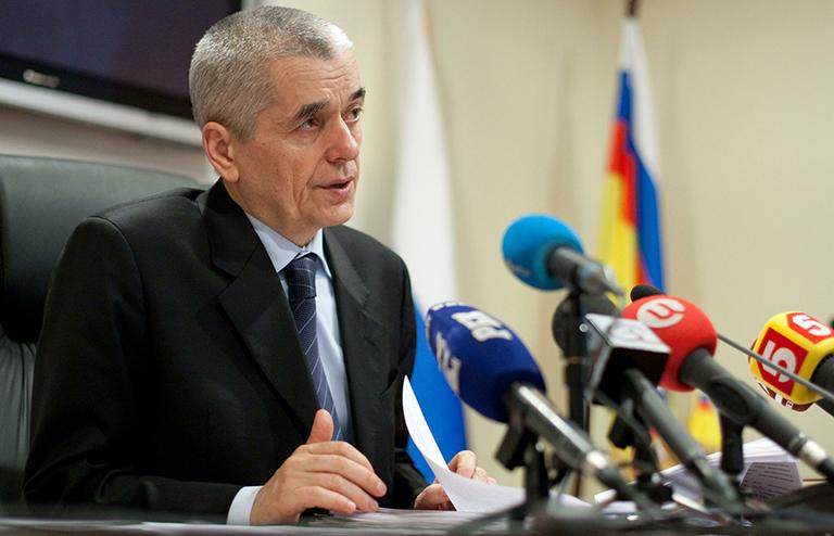 На фото: глава Роспотребнадзора Геннадий Онищенко, 2009