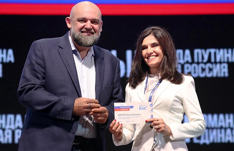 На фото: главный врач московской больницы №40 в Коммунарке Денис Проценко и директор ФГБУ "Национальный медицинский исследовательский центр профилактической медицины" Министерства здравоохранения Российской Федерации Оксана Драпкина, 2021