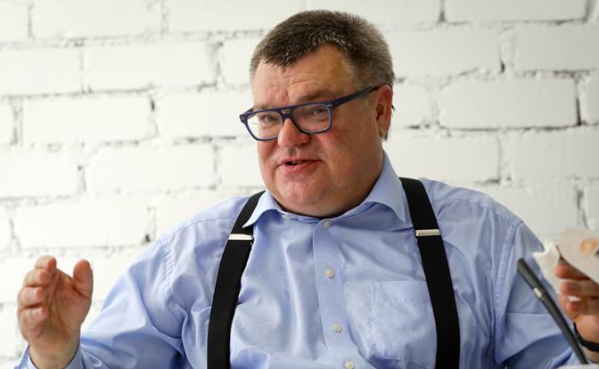 На фото: кандидат в президенты Белоруссии Виктор Бабарико на пресс-конференции в Минске