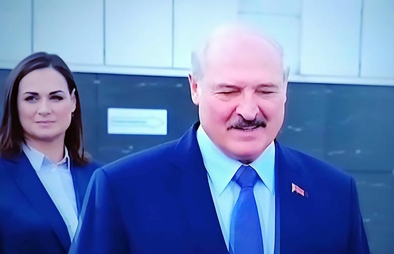 На фото: президент Белоруссии Александр Лукашенко и его соперница на выборах Светлана Тихановская