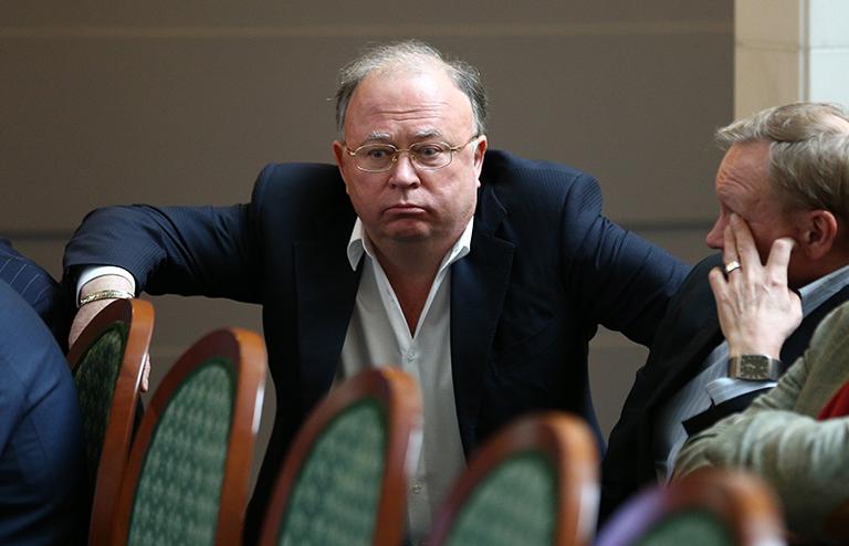 На фото: телеведущий Андрей Караулов на церемонии награждения деятелей культуры и искусства государственными наградами РФ и ведомственными наградами Министерства культуры РФ в атриуме Большого театра России, 2017