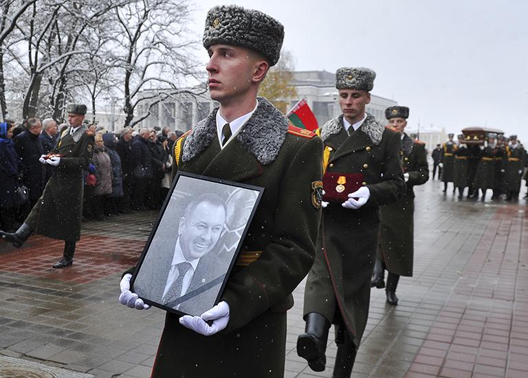 ремония прощания с министром иностранных дел Белоруссии Владимиром Макеем в Центральном доме офицеров. Макей умер 26 ноября в возрасте 64 лет