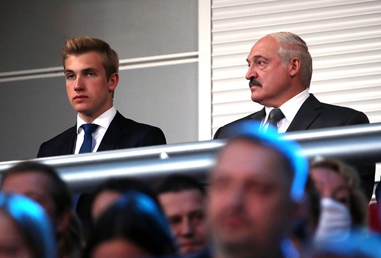 На фото: президент Белоруссии Александр Лукашенко (справа) и его сын Николай на открытии XXIX Международного фестиваля искусств "Славянский базар" в Витебске, 2020 год.