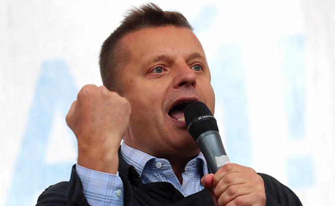 На фото: журналист, телеведущий Леонид Парфенов выступает во время акции в поддержку независимых кандидатов в депутаты Мосгордумы на прос