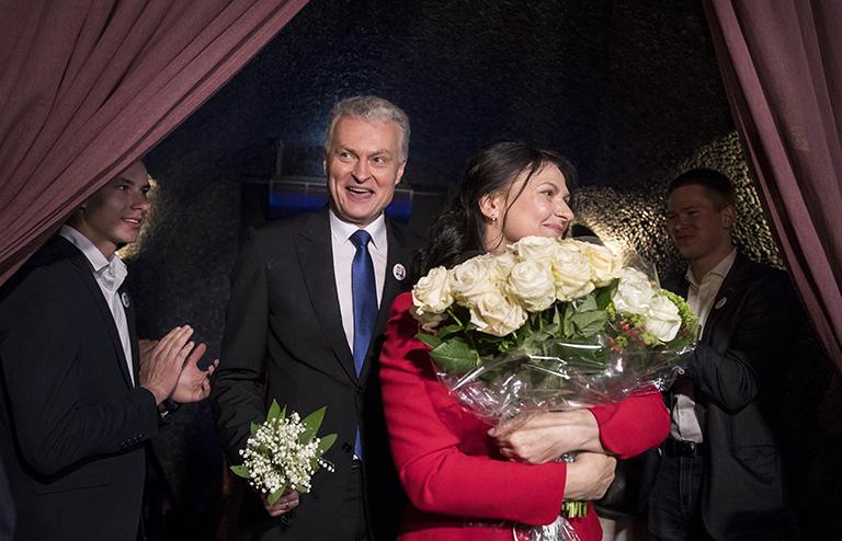 На фото: независимый экономист Гитанас Науседа лидирует на президентских выборах в Литве