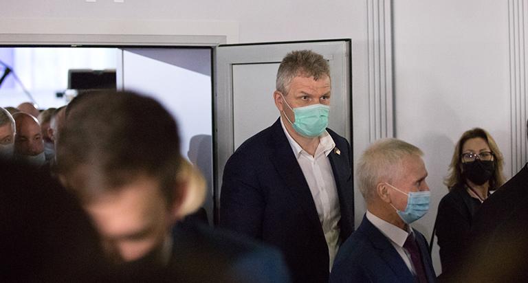 На фото: политик Алексей Куринный прибыл на церемонию оглашения послания Президента России Владимира Путина Федеральному Собранию 2021 года.