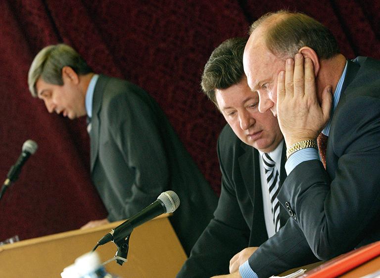 На фото: заместители председателя и председатель ЦК КПРФ Иван Мельников, Владимир Кашин и Геннадий Зюганов (слева направо) во время работы III-го пленума партии в поселке Московский, 2005 год.