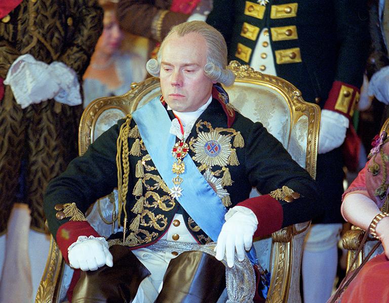 На фото: в роли Павла I - Виктор Сухоруков, 2002