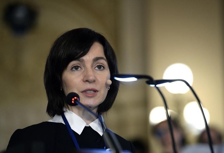 На фото: премьер-министр Молдовы Майя Санду выступает на 23-й международной конференции мировых деятелей Forum 2000 под девизом &laquo;Возвращая обещание 1989 года&raquo; в Праге, Чешская Республика, 14 октября 2019 года.